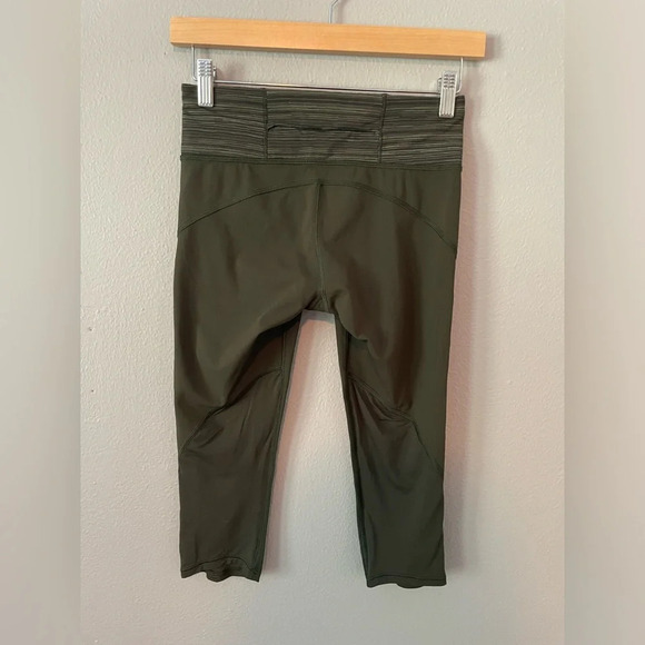 Lululemon Womens Lululemon Vent It Out Crop 17” Gator Green/Cyber Stripe size 4 - Picture 4 of 9